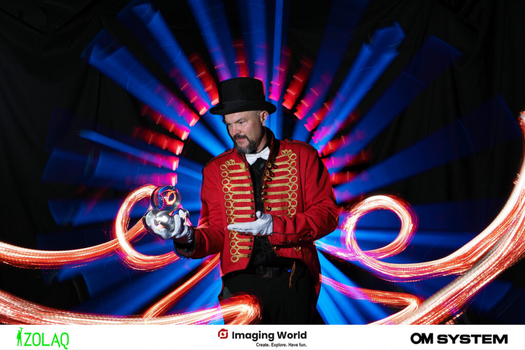 Lichtkünstler Peter Rupprecht alias Perujo in einem Lightpainting von Zolaq