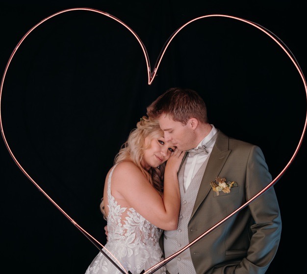 LED Leuchtherz für romantische Fotos bei Hochzeiten